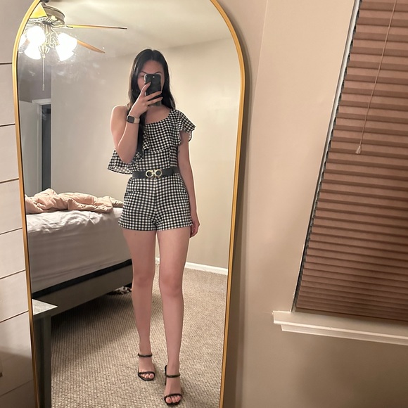 Slate & Willow | Gingham Romper - Picture 2 of 11